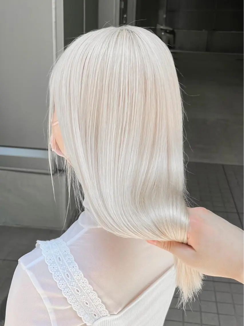 ロング イツク ⚡️ ルーツ/ハイトーンのヘアスタイル