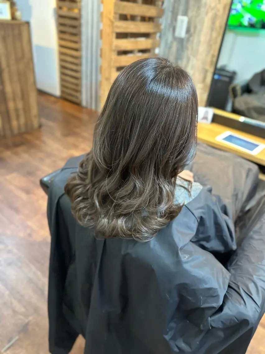 セミロング カラー グレージュ カット ヘアカラー トリートメント Luzir⭐︎ GEN⭐︎のヘアスタイル
