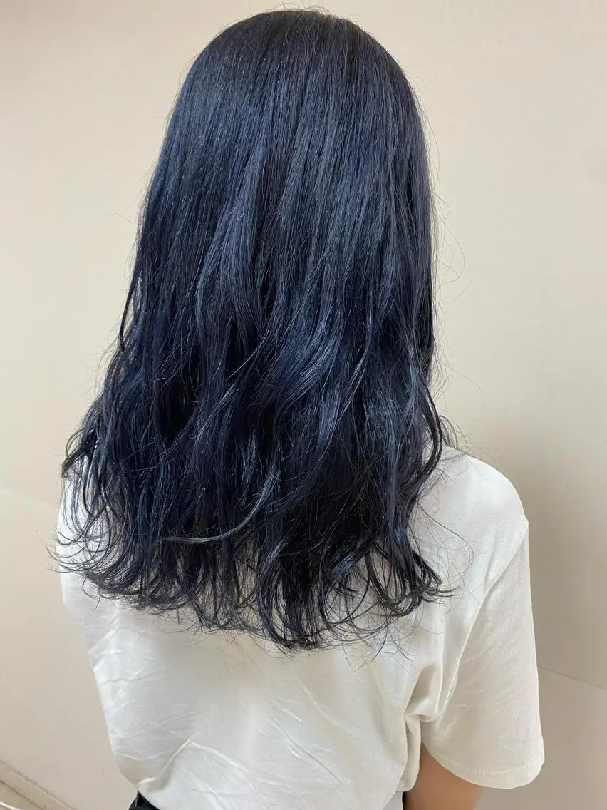 ロング カラー アッシュ 黒髪 ブリーチ ブルーカラー ブルーアッシュ ブリーチ指名No.1 Daikiのヘアスタイル