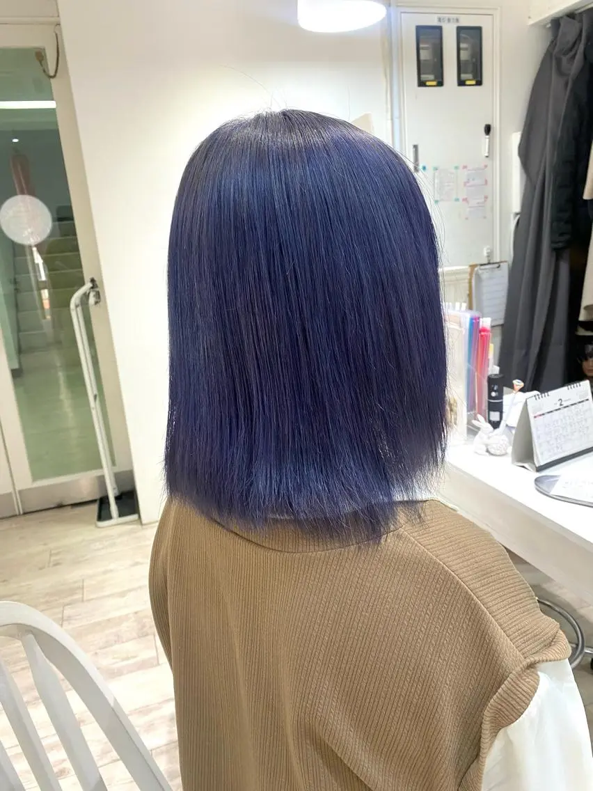 セミロング カラー ブリーチ ブルーカラー ブルーパープル パープルカラー カット ヘアカラー 暖色カラー✨️ 門内 梨真のヘアスタイル