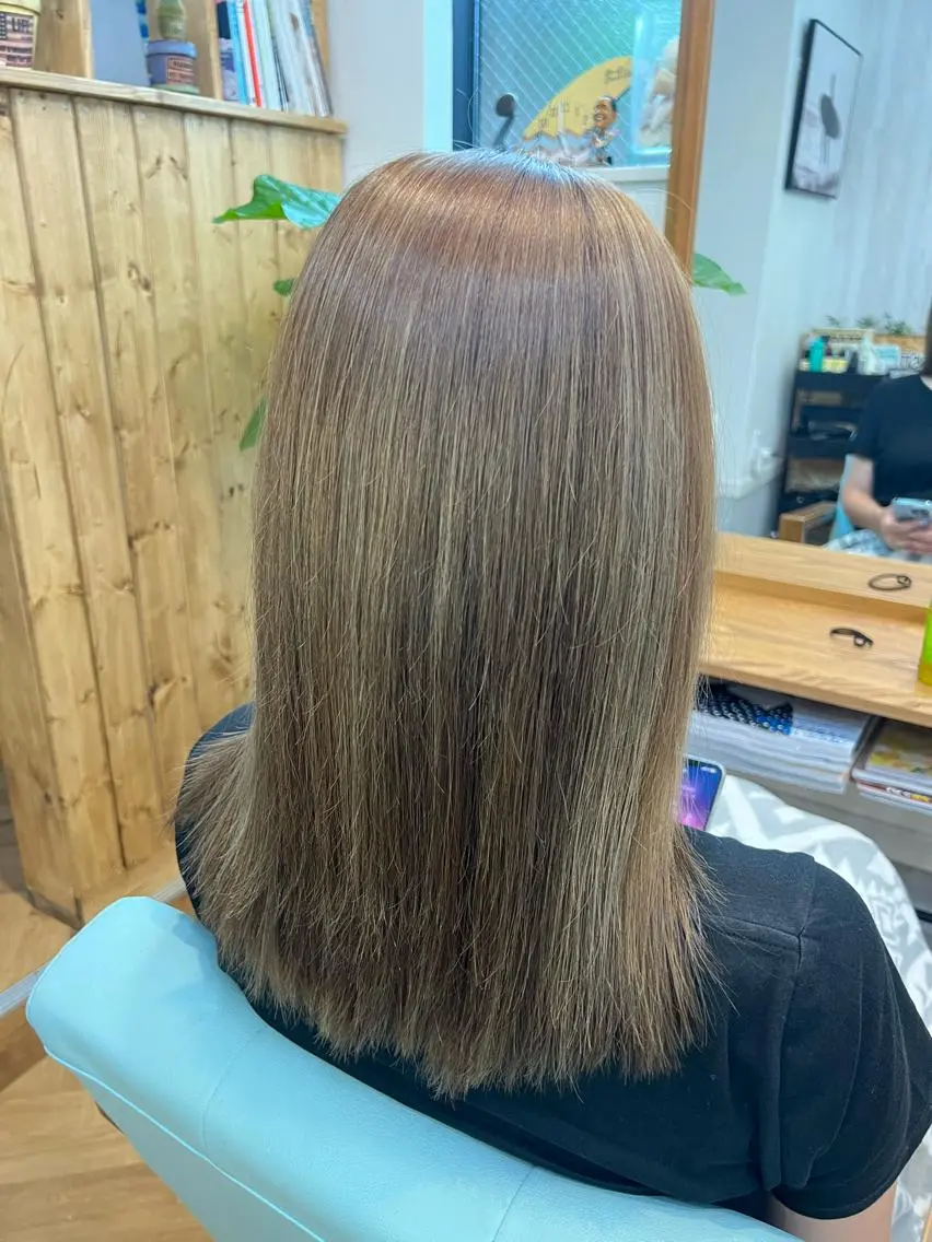ミディアム カット ヘアカラー LANI hair resortのヘアスタイル