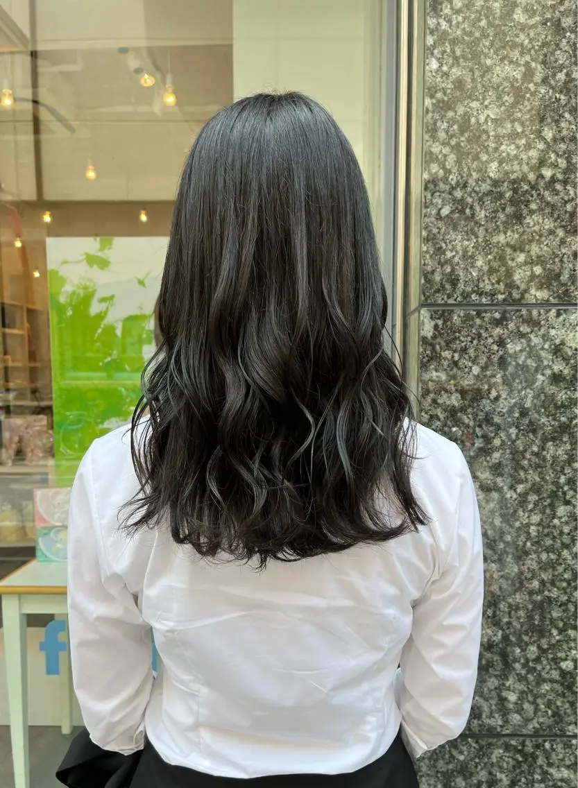セミロング カラー 菅沼 紀世/顔周りレイヤーのヘアスタイル