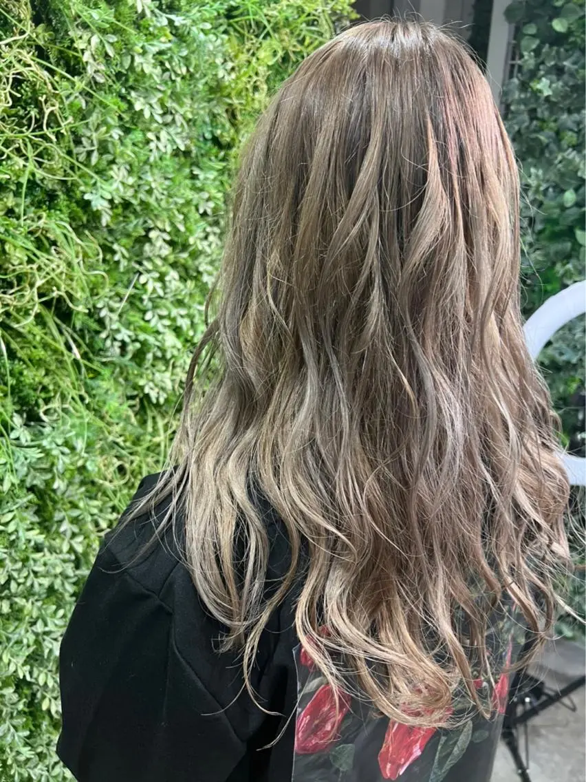 ロング カラー ブリーチ ダブルカラー ハイライトカラー ハイライト 松澤 勇輝のヘアスタイル