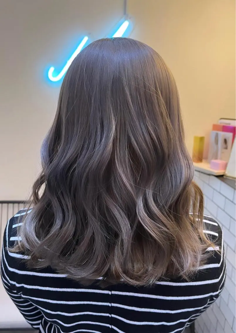 セミロング カラー ブリーチ ケアブリーチ ヘアカラー ハイトーンカラー 🦋yuri🦋のヘアスタイル