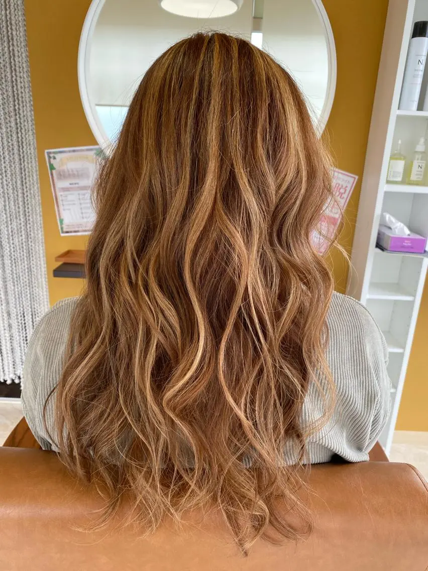 ロング カラー ベージュカラー ハイライトカラー ミルクティーベージュ ハイライト 俵石 梨沙のヘアスタイル