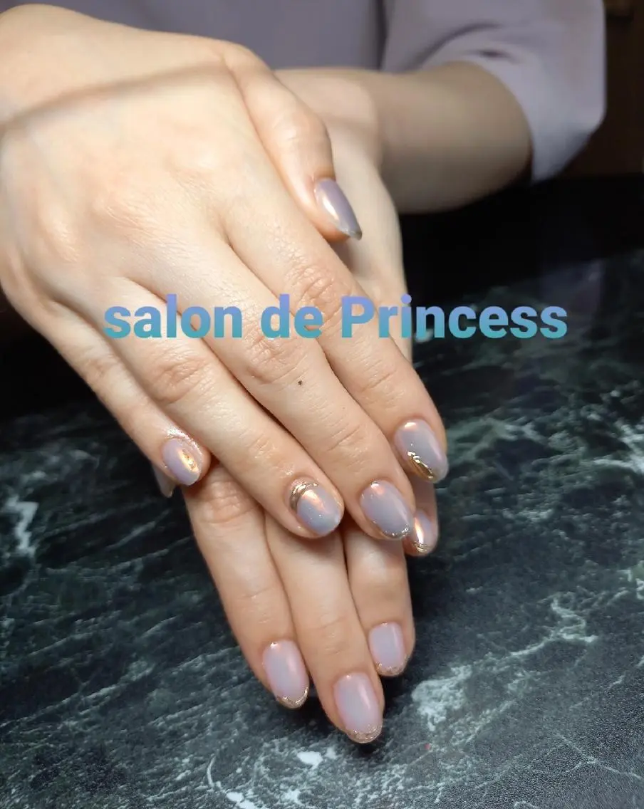 ネイル オーロラネイル ゴールド salon de  Princessのネイルデザイン