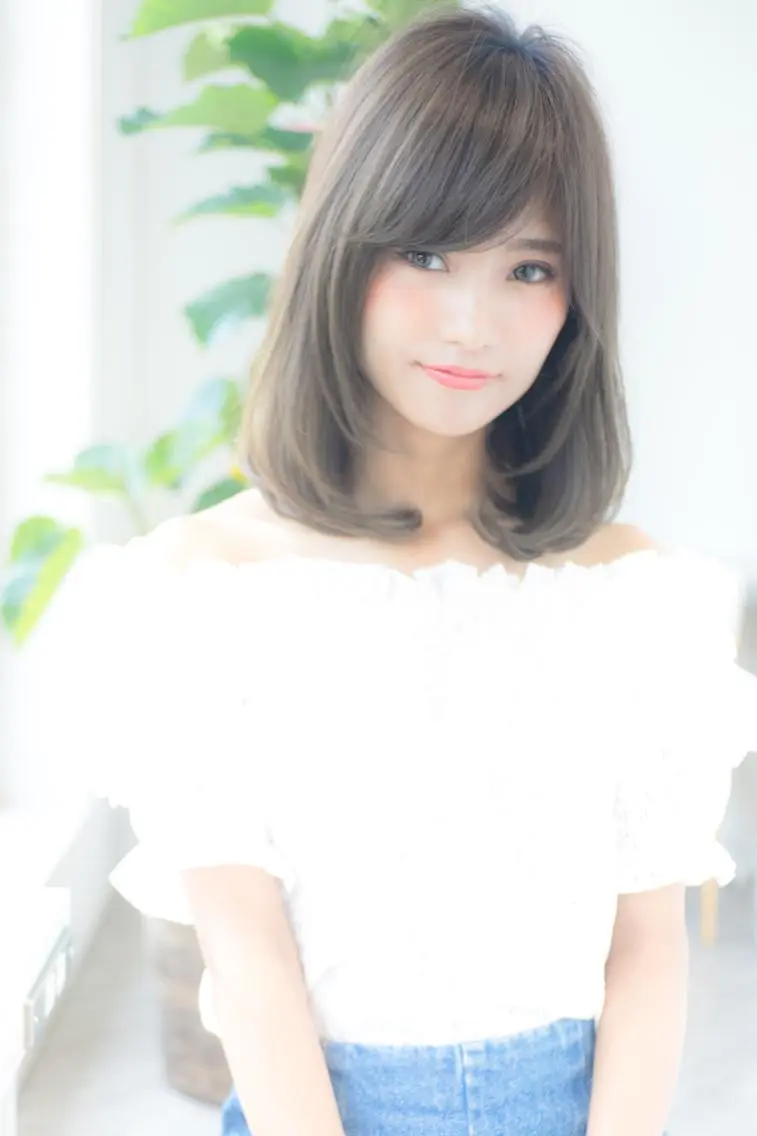 ミディアム おしゃれ染めで白髪を 染める/山口玲緒奈のヘアスタイル
