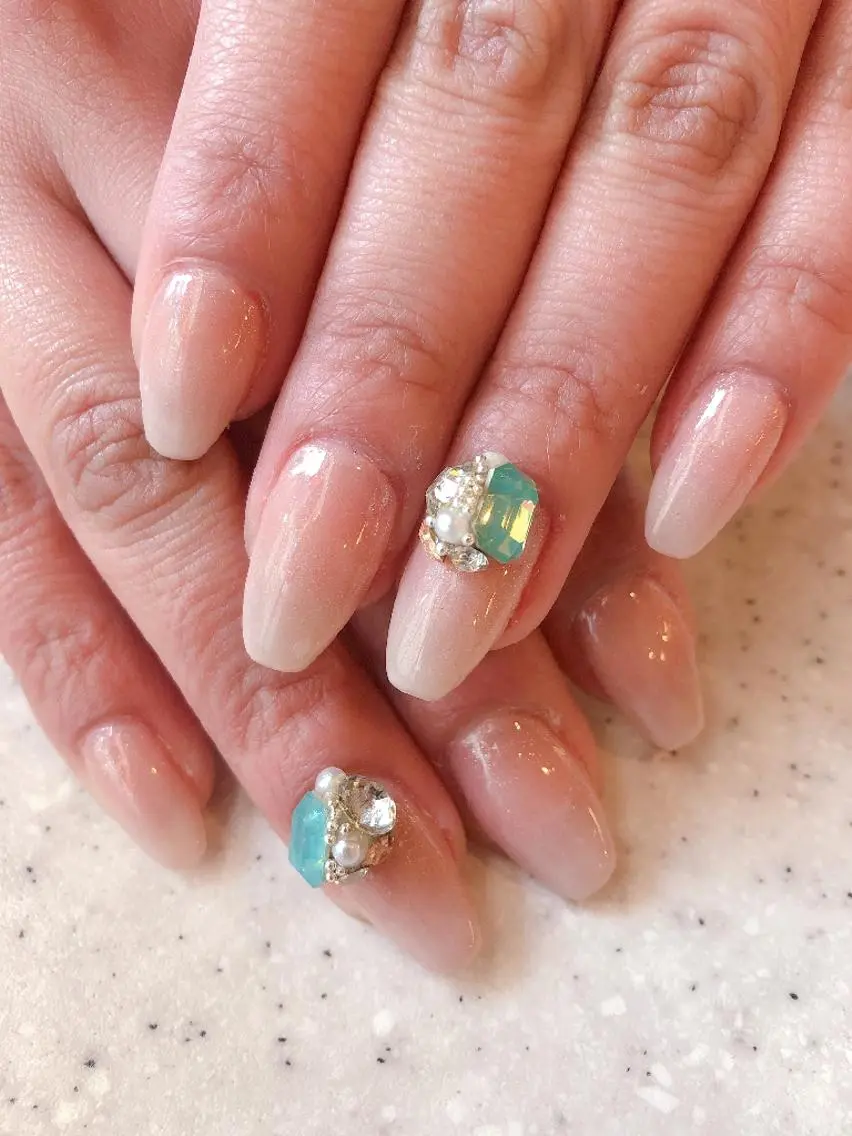 セミロング ネイル ラメ(グリッター) ピンク ピンクベージュ ☺︎山部 志麻☺︎のネイルデザイン