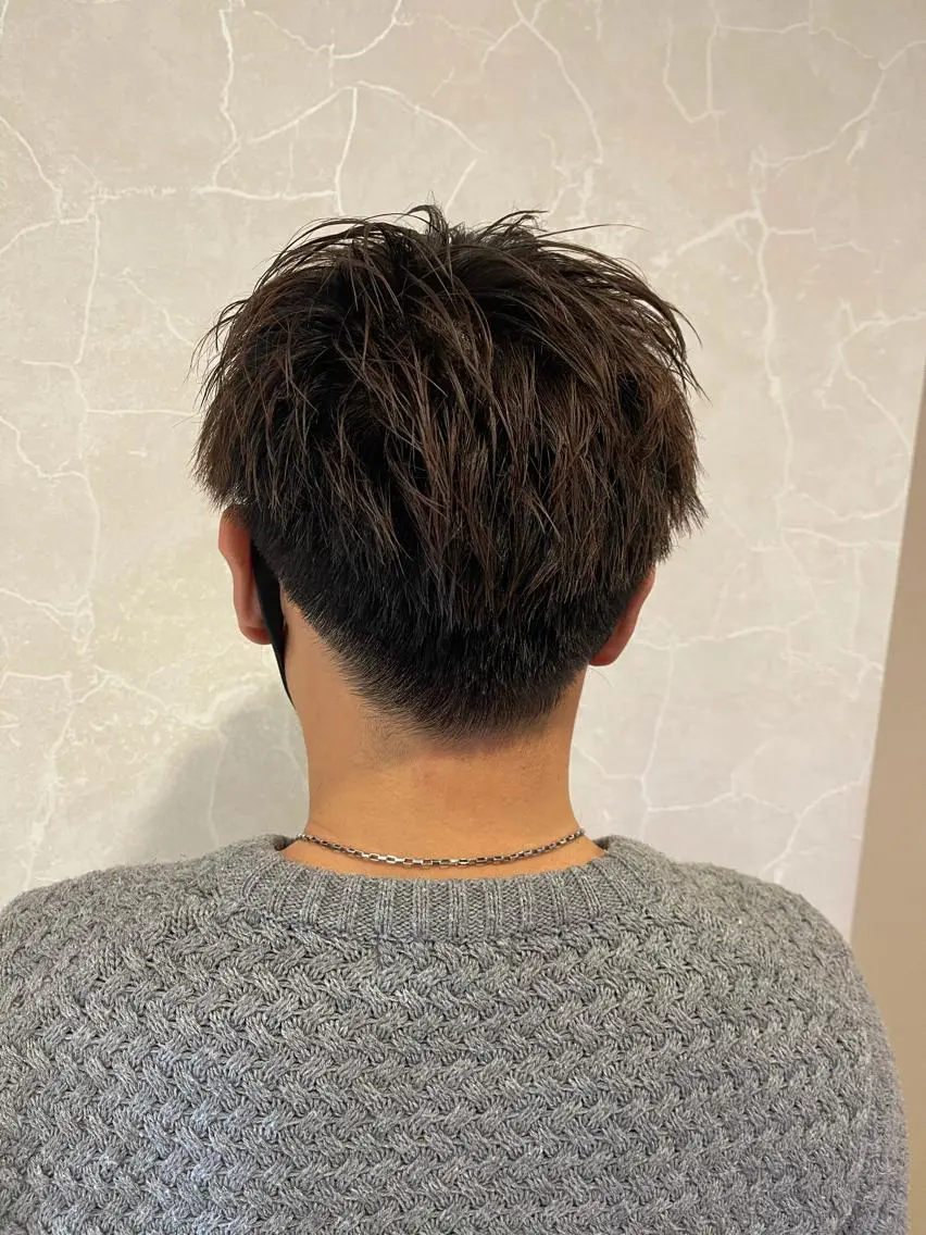 メンズ 濱田輝レイヤー 韓国風 ハイトーンのヘアスタイル