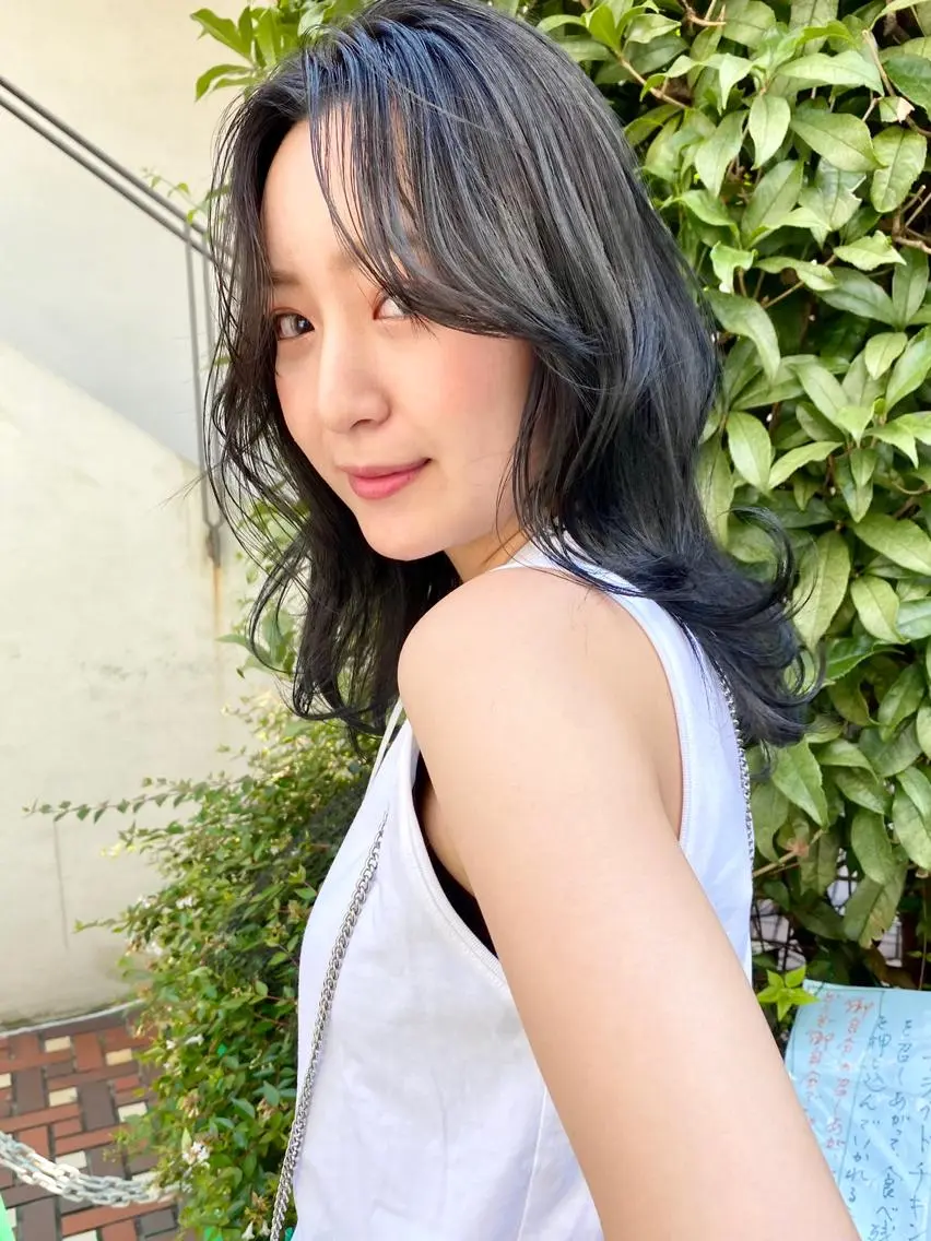 セミロング カラー セミロングパーマ アッシュ アッシュブラウン バレイヤージュ ベージュカラー カット ヘアカラー トリートメント 顔まわりレイヤー× 韓国ヘアオタベシンヤのヘアスタイル
