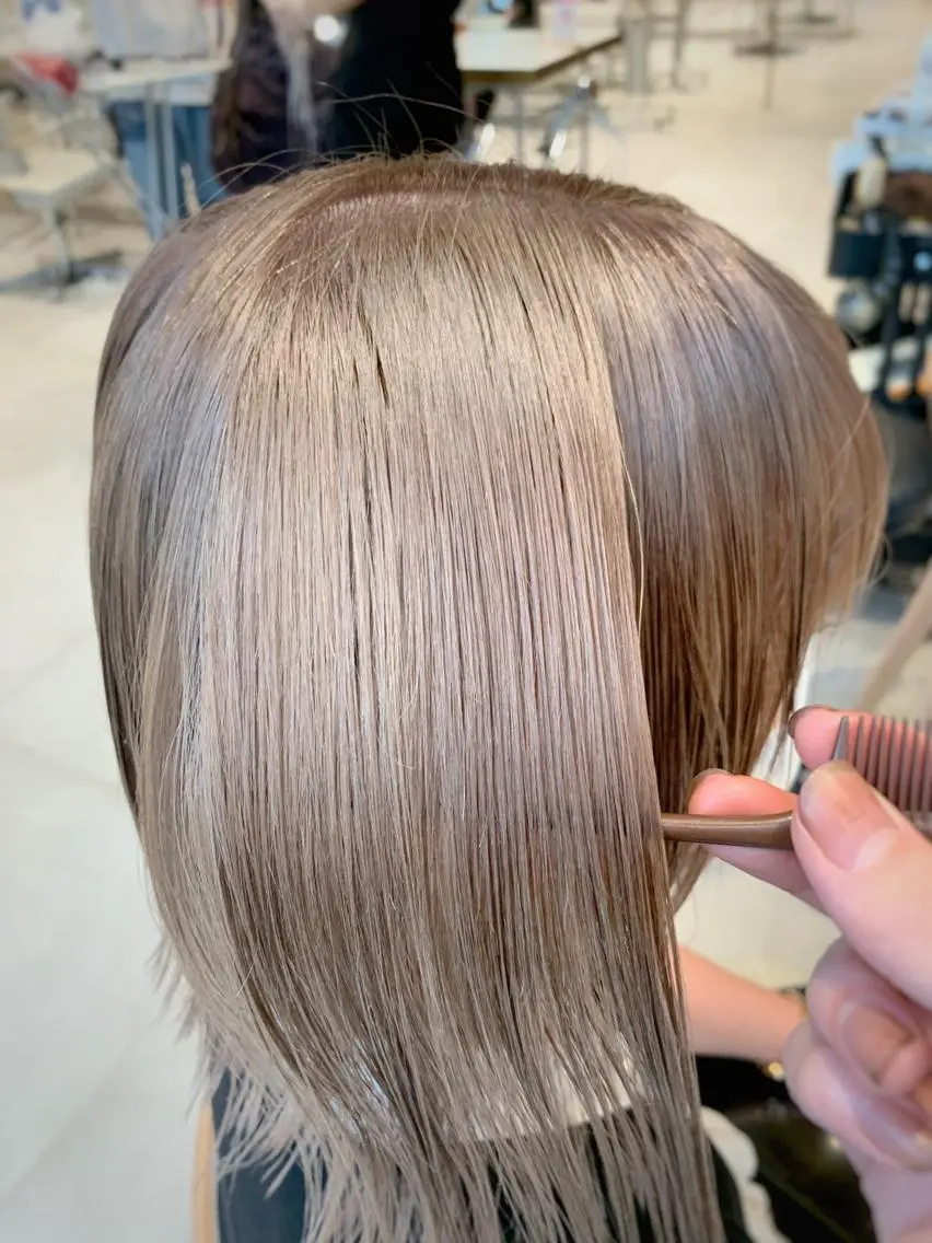 ミディアム カラー ベージュカラー 透明感カラー グレージュ ボブ カット ヘアカラー トリートメント レイヤー専門家 ダブルカラー修のヘアスタイル