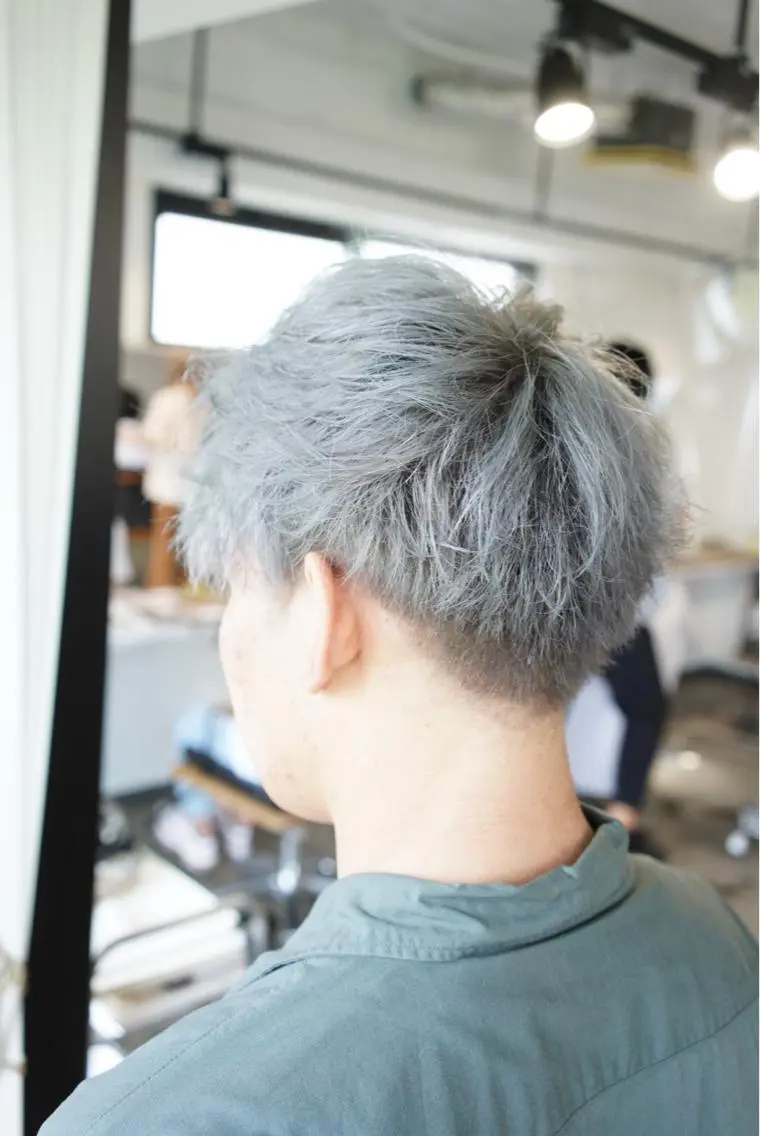 ショート カラー ヘアカラー トリートメント ハイトーン/レイヤー /ケアブリーチ石川治のヘアスタイル