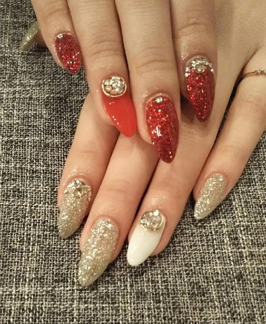 ネイル ゴージャス 赤色 シルバー private salon mieのネイルデザイン