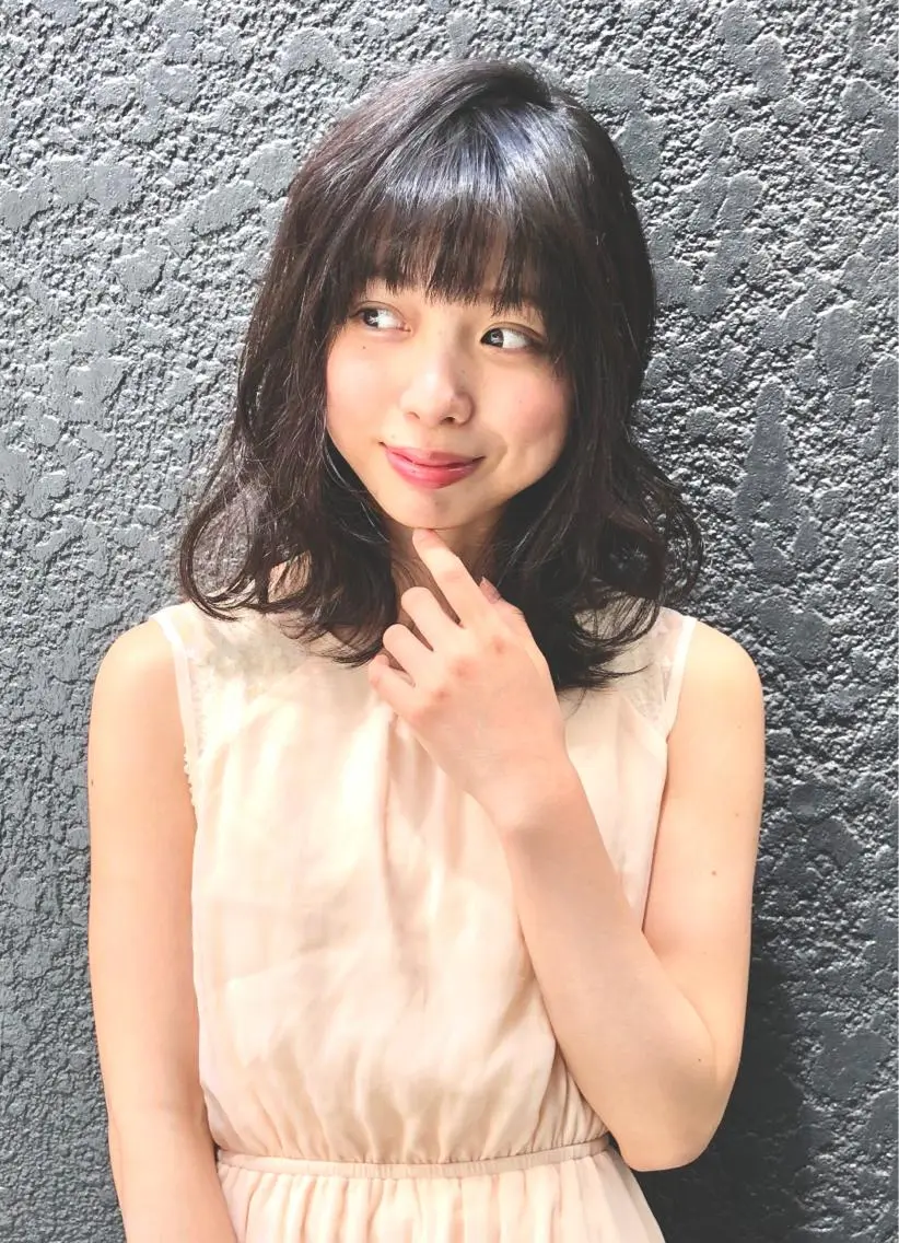 ミディアム カラー 牛田 玲菜のヘアスタイル
