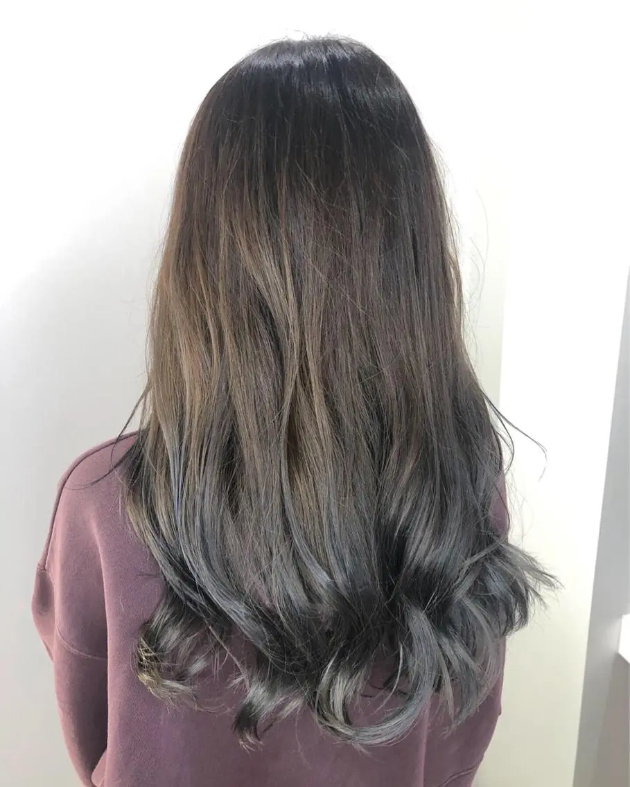 ロング カラー アッシュ ブリーチ グラデーションカラー ネイビーカラー ☕️ベージュカラー 内藤光哉☕️のヘアスタイル
