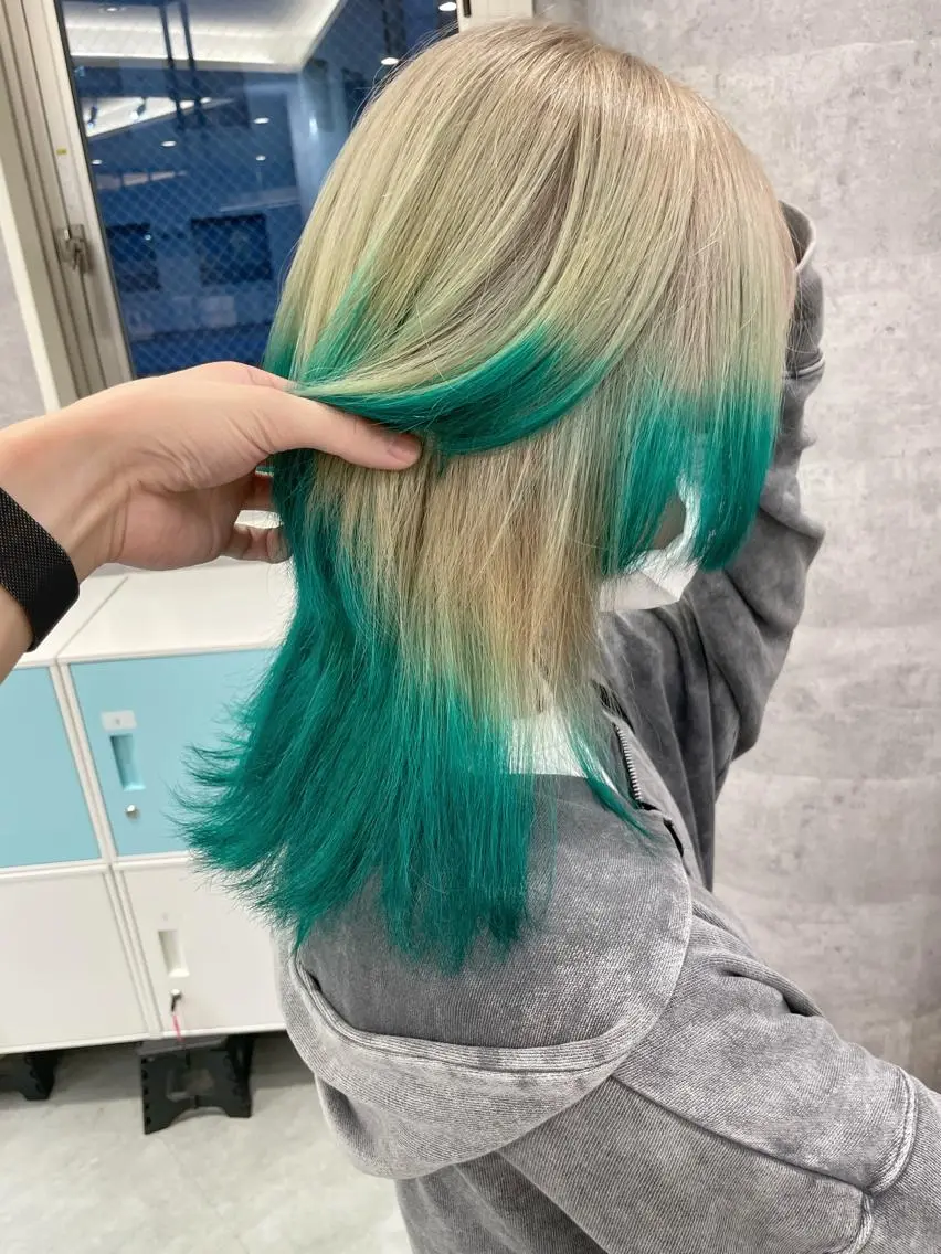 セミロング ヘアカラー Loob.TOKYO MIYA🌈のヘアスタイル