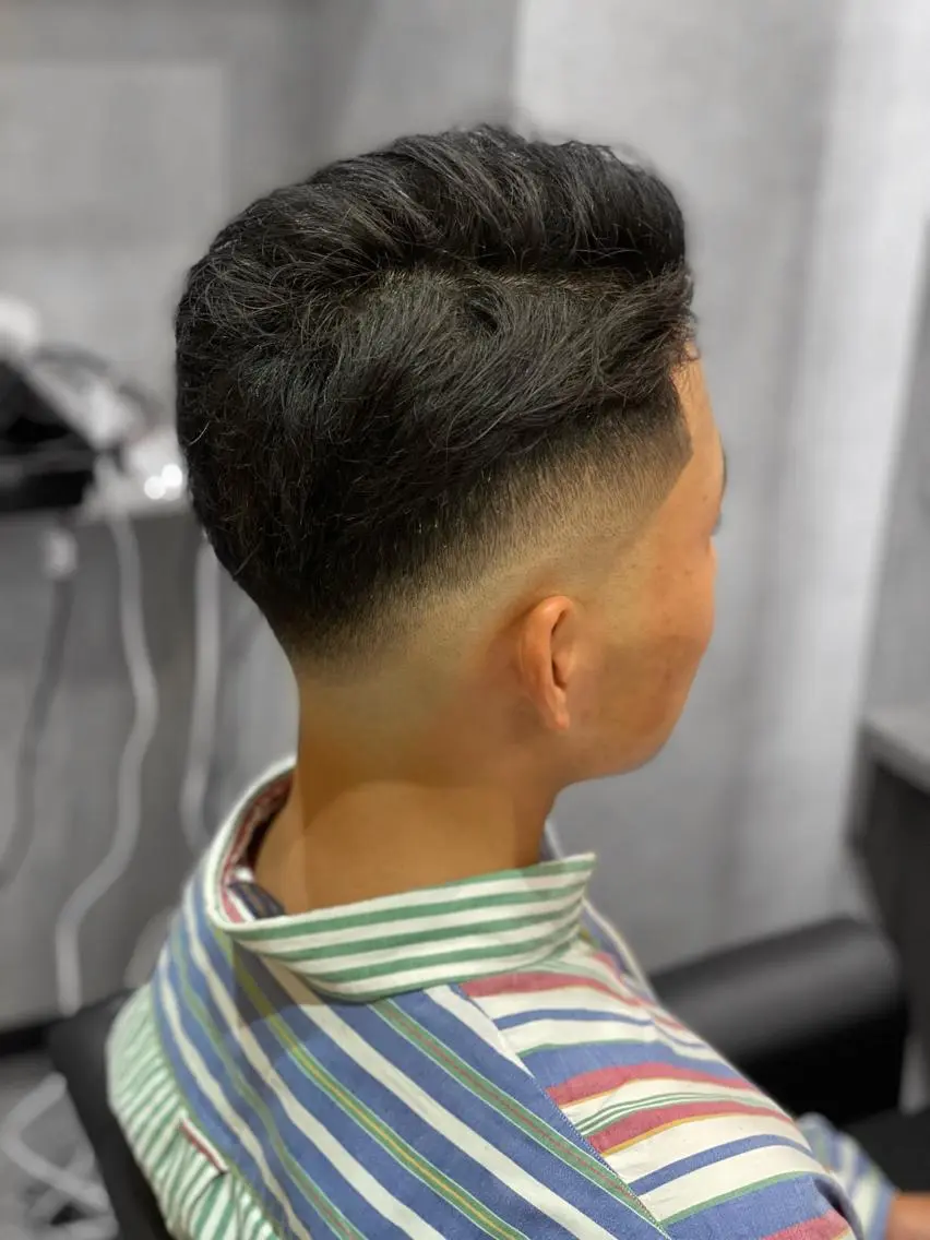 ショート メンズ アップバング センターパート フェードカット メンズパーマ スキンフェード 🔥メンズ特化🔥 谷口力哉のヘアスタイル