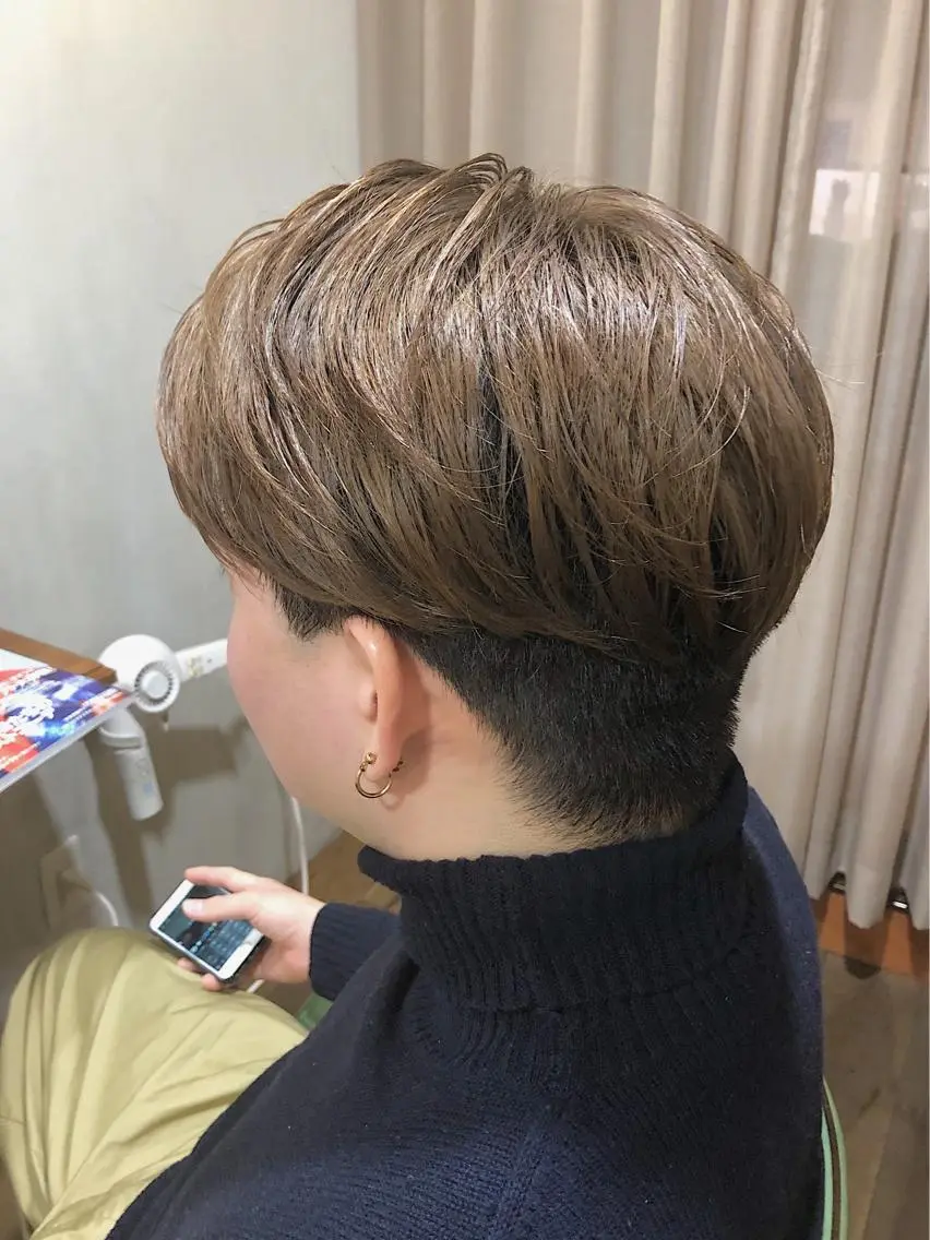 カラー メンズ ベージュカラー ミルクティーベージュ ヘアカラー トリートメント hair salon Zöld.のヘアスタイル