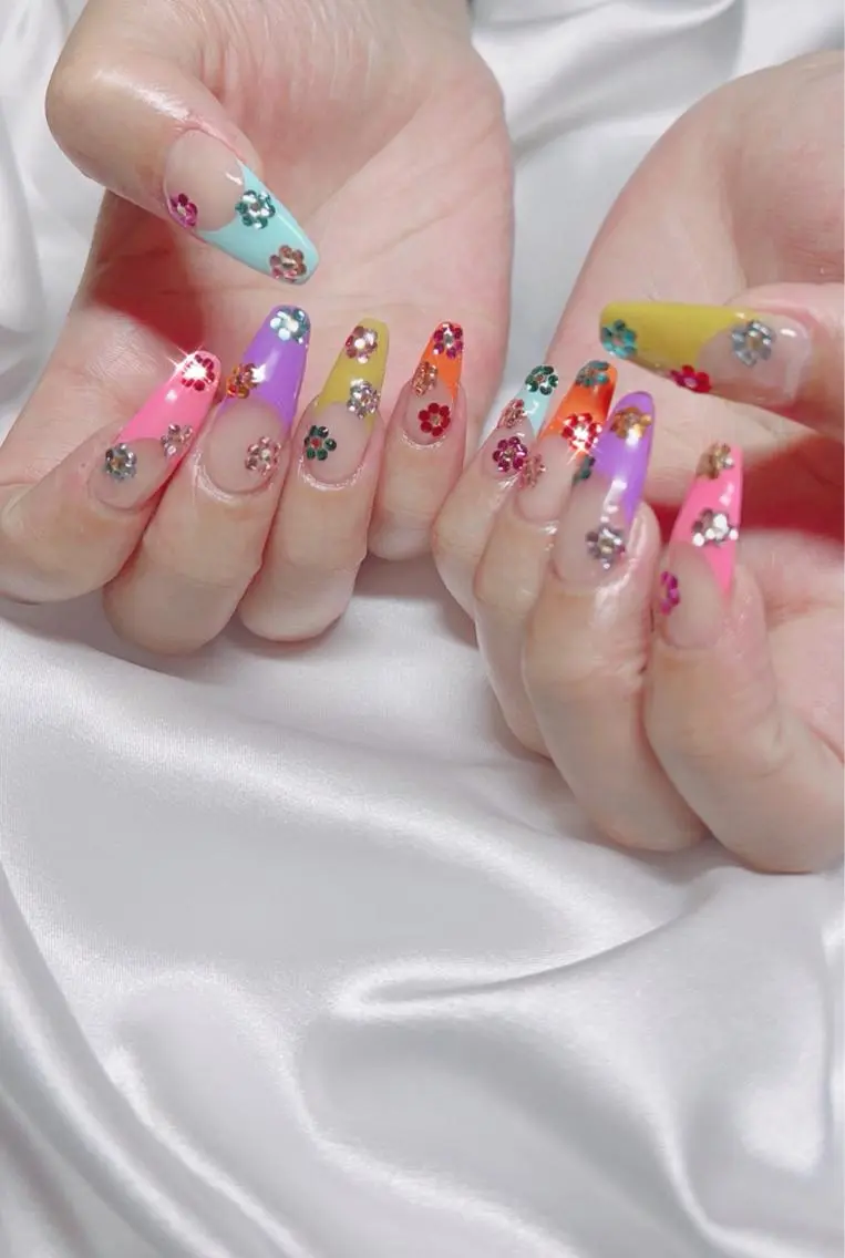 ネイル オーロラネイル フットネイル フレンチネイル ジェルネイル 韓国ネイル ハンドネイル ハンドケア 【ENサロン】 Rei🎀Nailのネイルデザイン