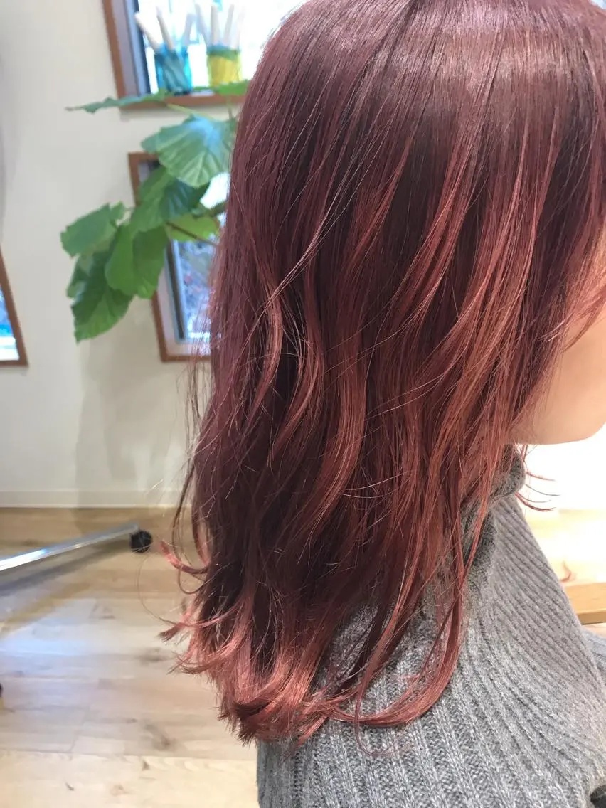 ミディアム ヘアカラー 稲荷 友美のヘアスタイル