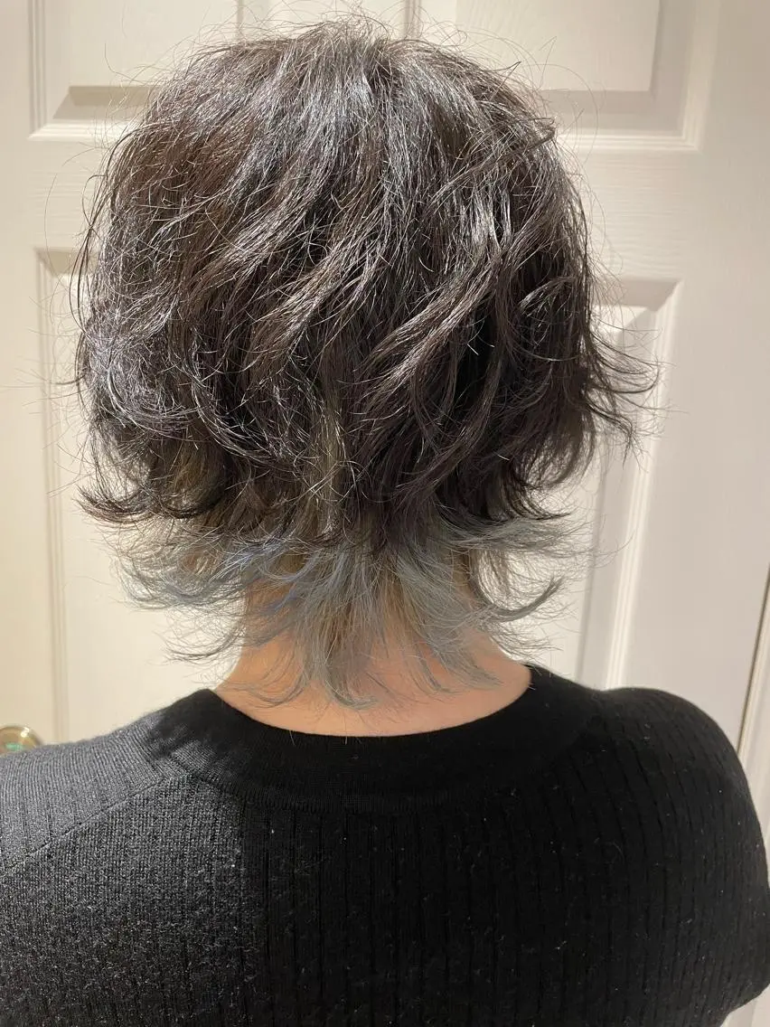 ショート カラー ブリーチ 透明感カラー インナーカラー ウルフカット 柳井 準平のヘアスタイル