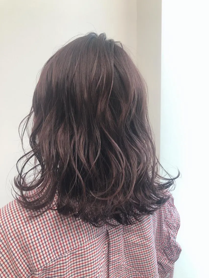 ミディアム ラベンダーベージュ コトネ🫧 韓国風レイヤーカットのヘアスタイル