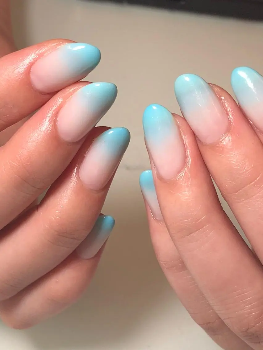 ネイル ブルー グラデーション ワンカラーネイル シンプルネイル ホワイト M nail はやまうららのネイルデザイン