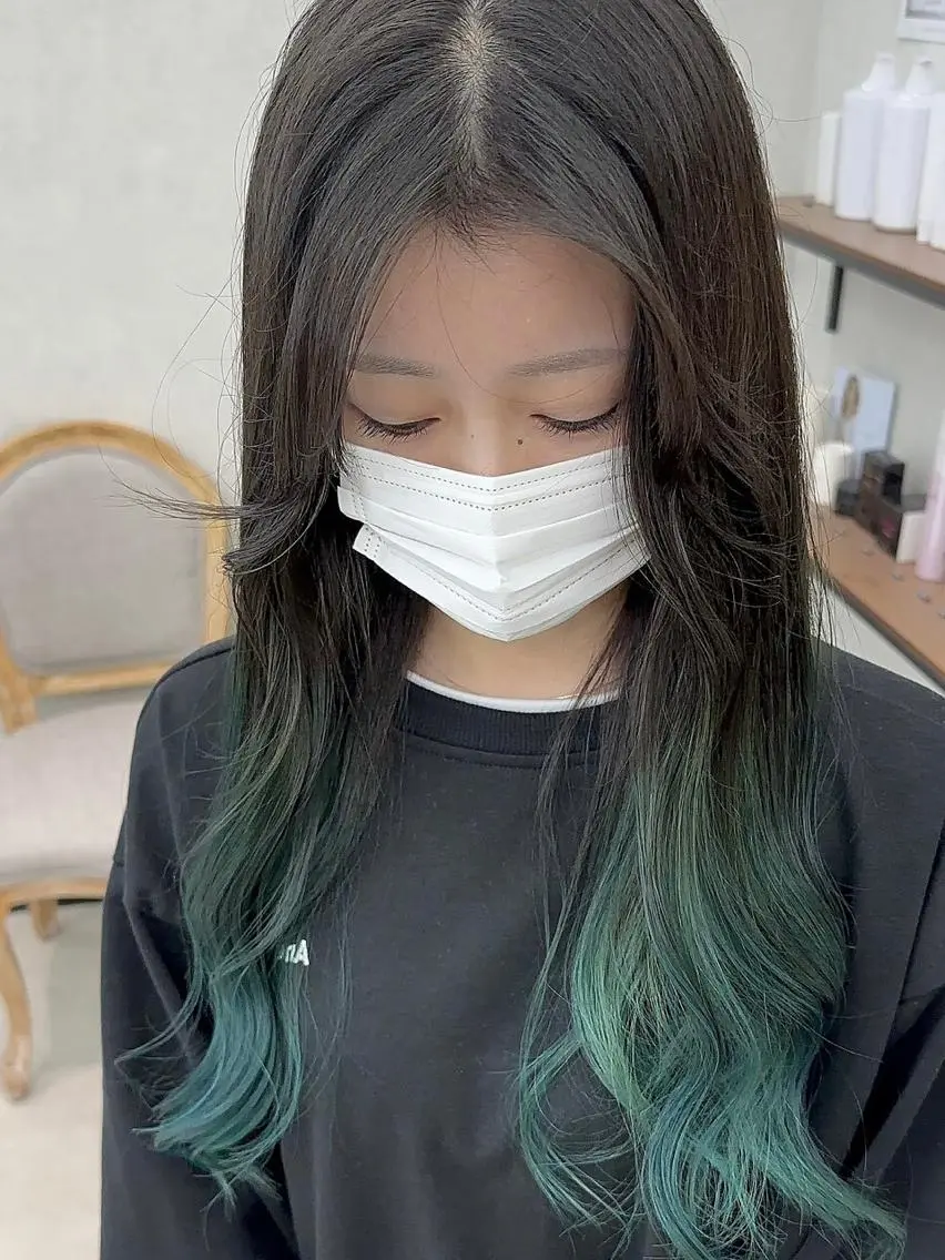 ロング カラー ブリーチ グラデーションカラー カット ヘアカラー トリートメント ヒラ マツのヘアスタイル