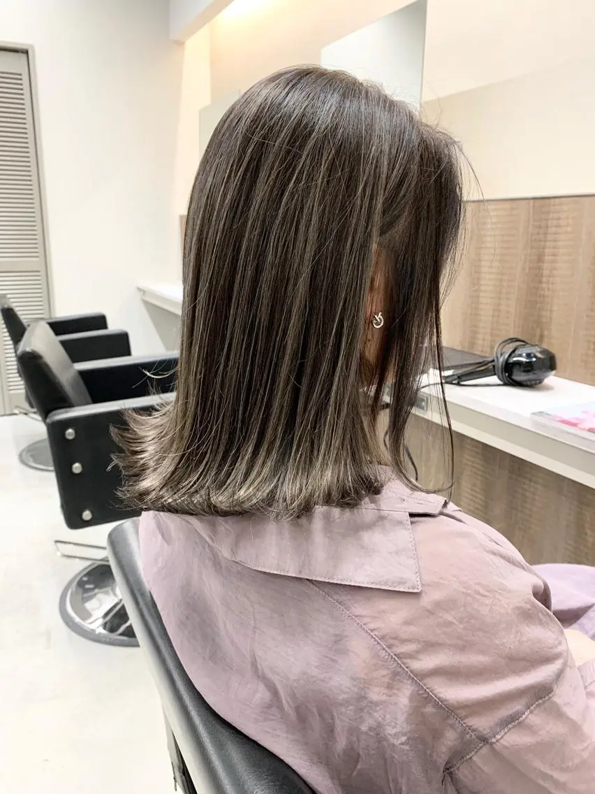 ミディアム カラー ベージュカラー グレージュ ハイライトカラー ハイライト 外ハネヘア ヘアカラー トリートメント レイヤー/大人メンズ パーマ🌀 平島拓也のヘアスタイル