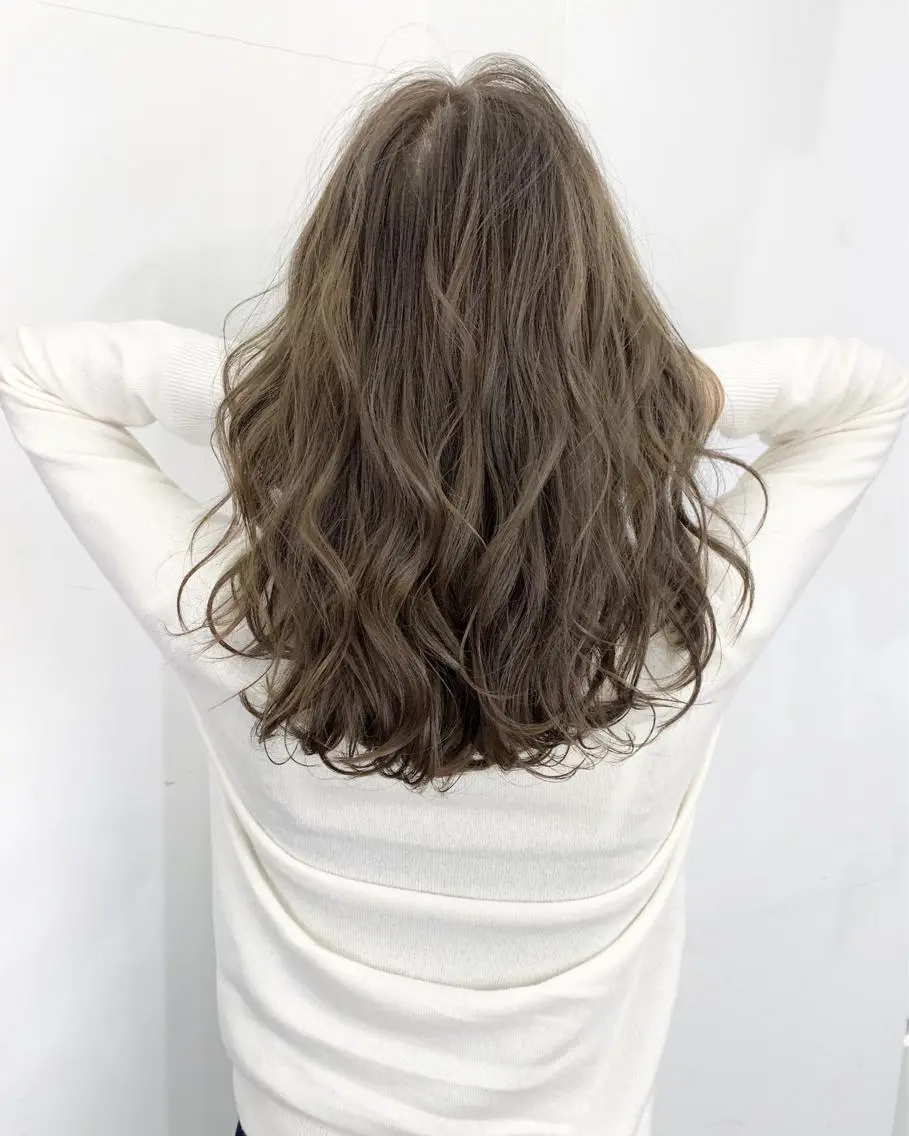 ロング カラー 透明感カラー グレージュ エクステ(レミー毛) NINEのヘアスタイル