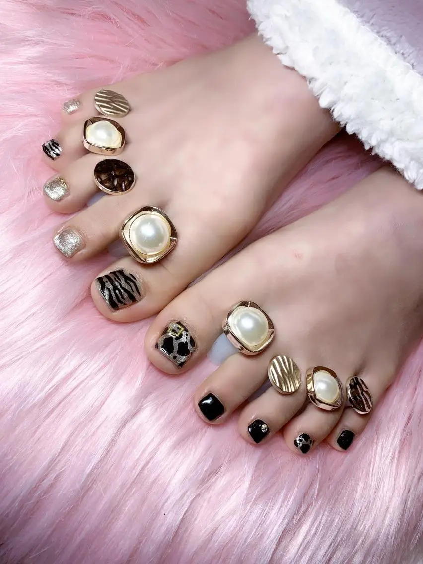 ネイル アニマル柄 アートネイル フットネイル 持ち込み ニュアンスネイル x.1.0.nail ♡Cのネイルデザイン