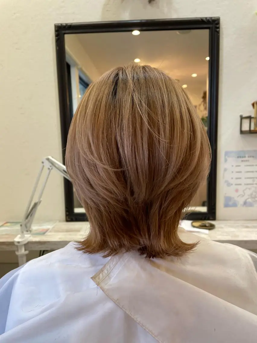 ミディアム 津田 あかねのヘアスタイル