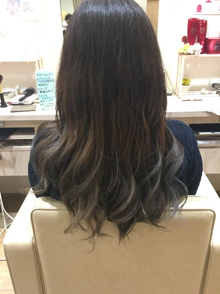 セミロング カラー ブリーチ グラデーションカラー 川野辺幸雄☆髪質改善 ハイライト☆白髪のヘアスタイル