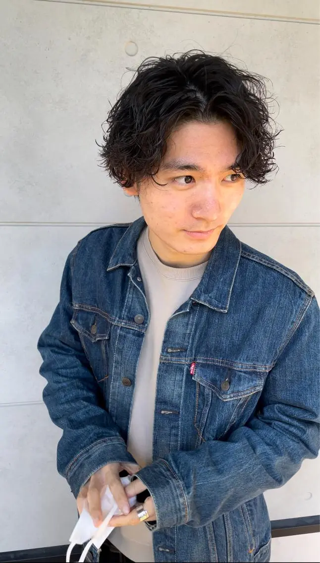 ショート パーマ メンズ センターパート メンズパーマ 波巻きパーマ メンズヘア特化 崎田 成人のヘアスタイル