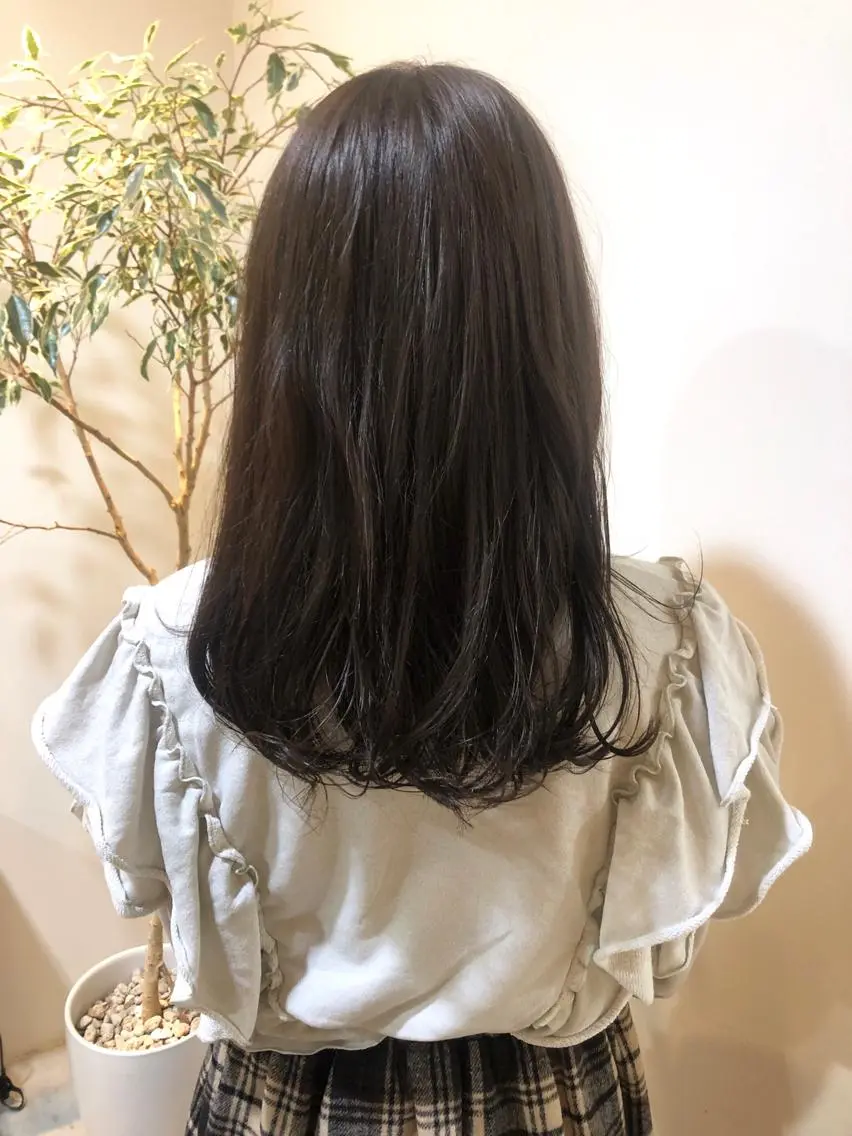 セミロング カラー カット ヘアカラー トリートメント MIOベージュカラー 柔らかいカラーのヘアスタイル