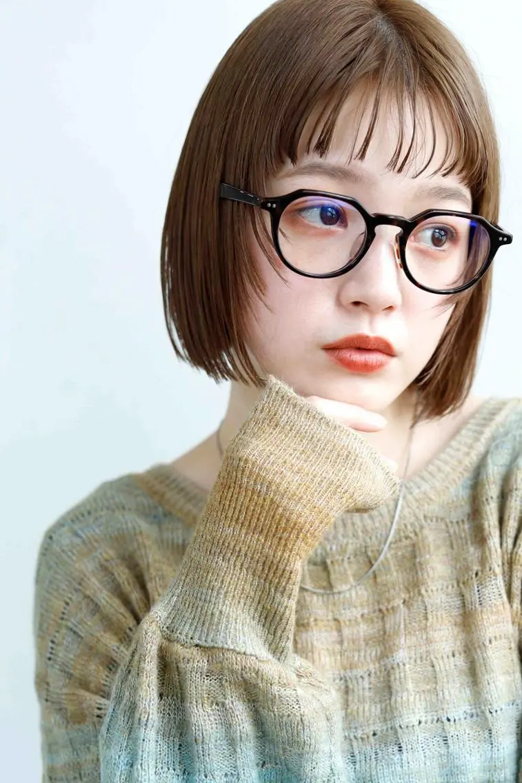 ショート カラー アディクシーカラー ベージュカラー ケアカラー 透明感カラー イヤリングカラー カット ヘアカラー トリートメント ヘアケア特化型サロン newi 京橋のヘアスタイル