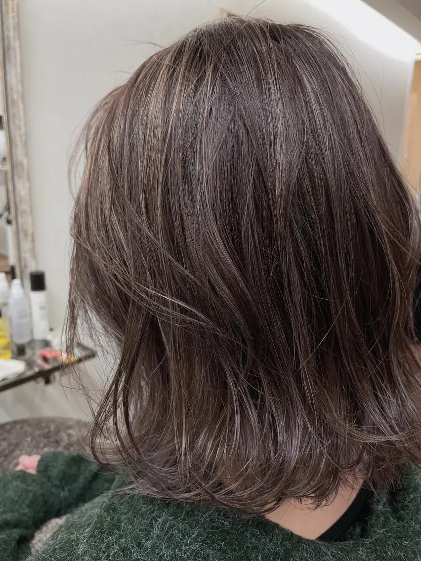 ミディアム カラー ハイライトカラー ハイライト TOWA 野村　コウダイのヘアスタイル