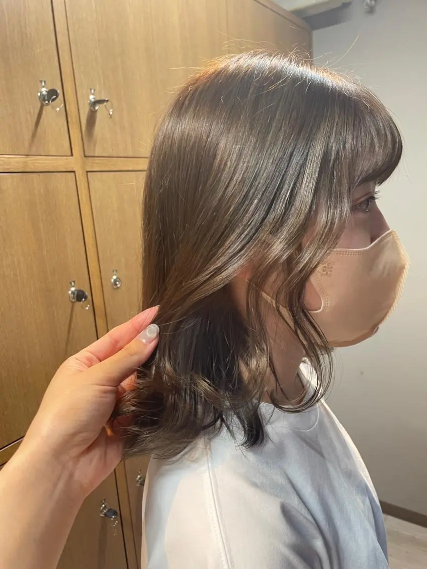 ミディアム カラー ベージュカラー オリーブベージュ マキノ キョウカのヘアスタイル