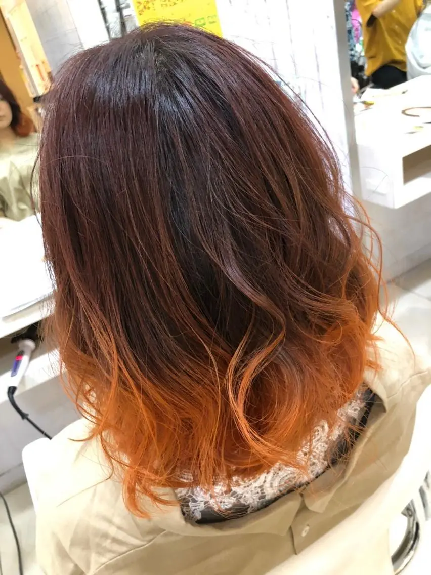 ミディアム カラー グラデーションカラー オレンジ カラーサロン ビスカリアのヘアスタイル