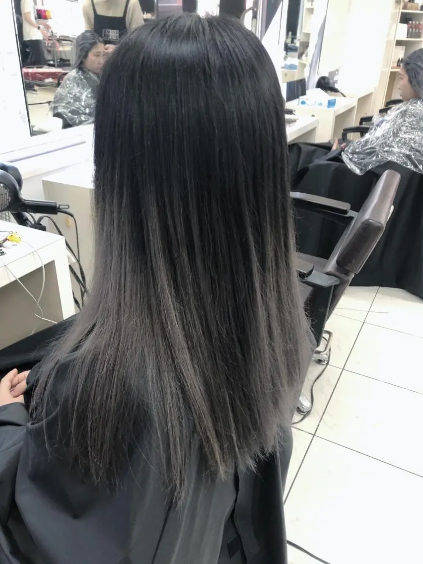 ロング カラー グラデーションカラー 有人/バレイヤージュ /シャドールーツのヘアスタイル