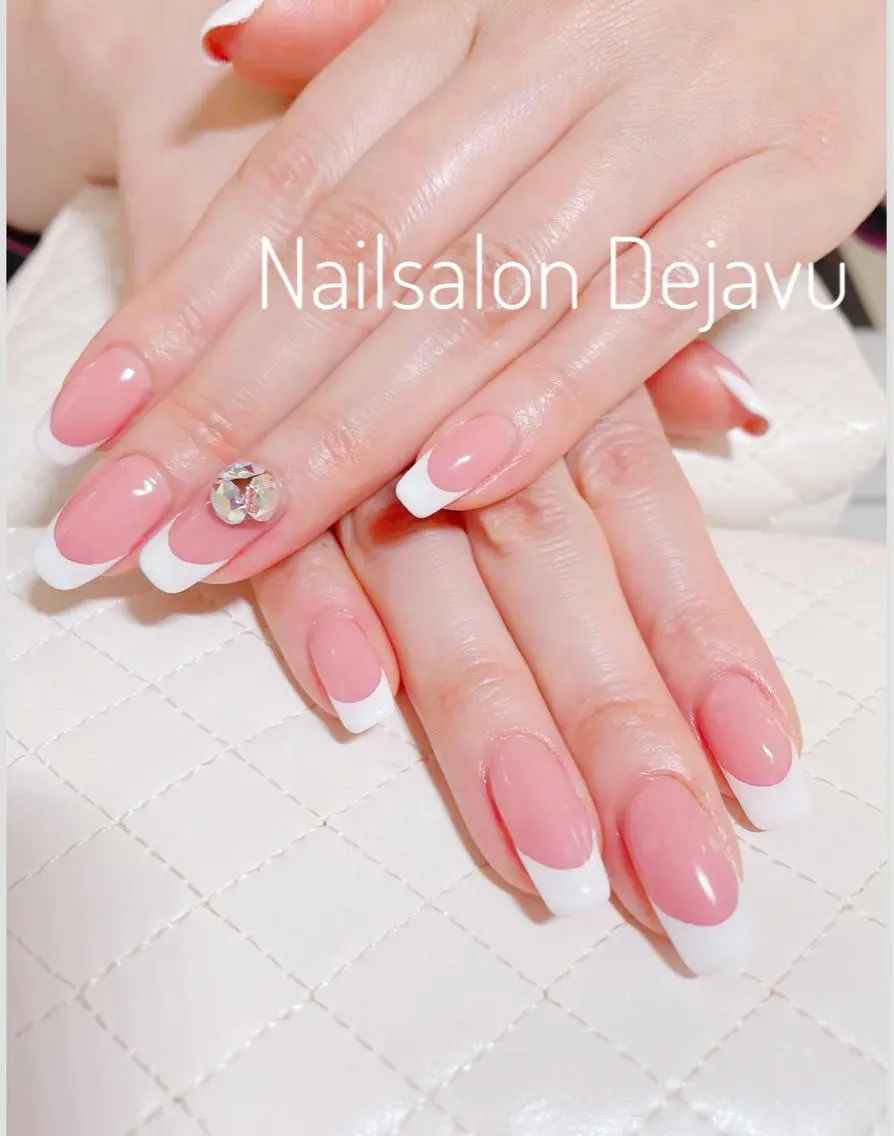 ネイル アートネイル フレンチネイル ワンカラーネイル ピンク ストーンネイル Nail salon Dejavu 🌿のネイルデザイン