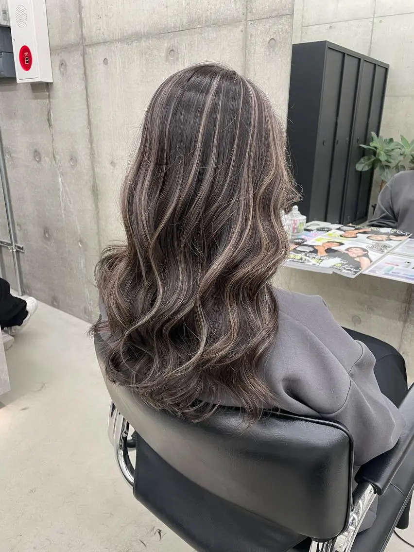 カラー ハイライトカラー BLEACHi /noeのヘアスタイル