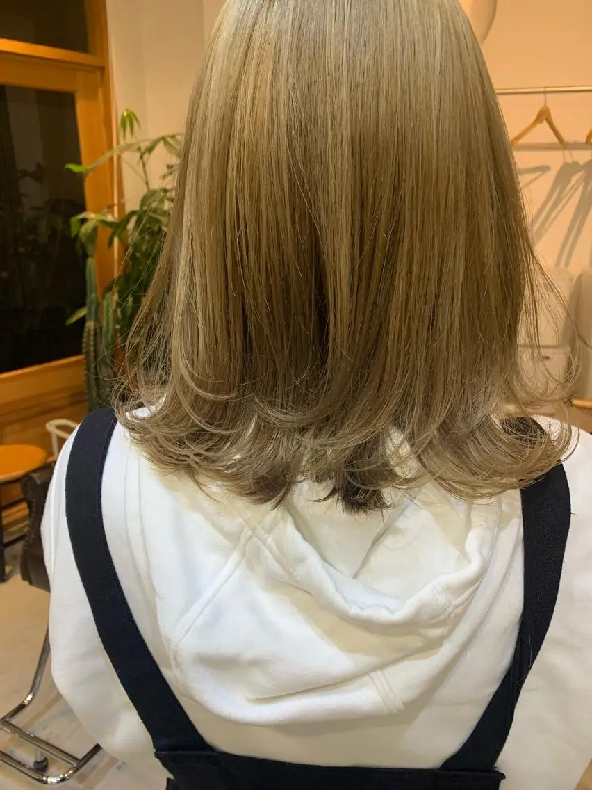 ミディアム カラー ベージュカラー ブリーチ オリーブベージュ ヘアカラー 中目黒🌼 🌼ハナのヘアスタイル