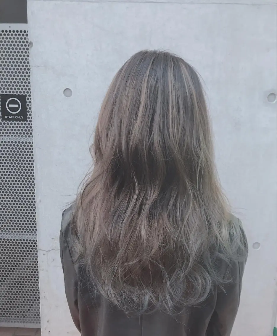 ロング カラー ヘアアレンジ アッシュ バレイヤージュ ミルクティーアッシュ レイヤーカット アイラッシュ/美容室 個室/瀬戸 一菜のヘアスタイル