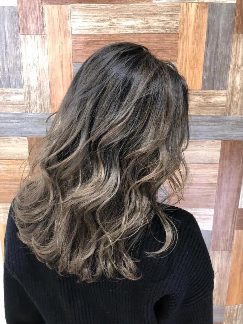 ロング Adachi Fujikoのヘアスタイル