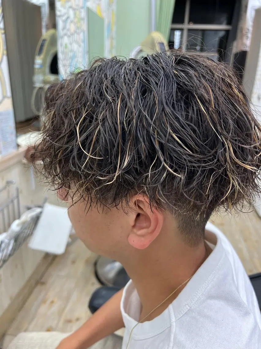 パーマ メンズ メンズハイライト メンズパーマ メンズツイストパーマ ツイストパーマ 二宮 光広/似合わせカットのヘアスタイル