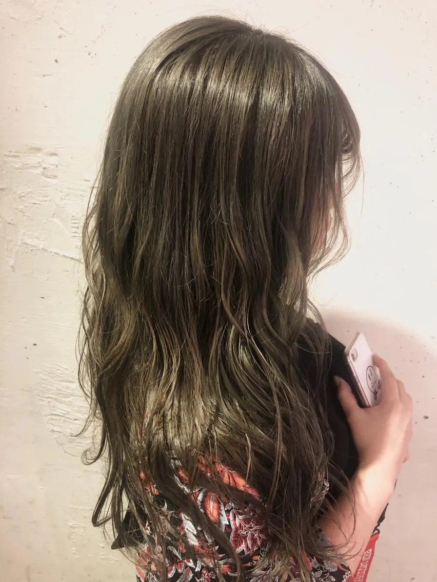 ロング カラー ブリーチ 推しカラー オタク美容師 山本のヘアスタイル