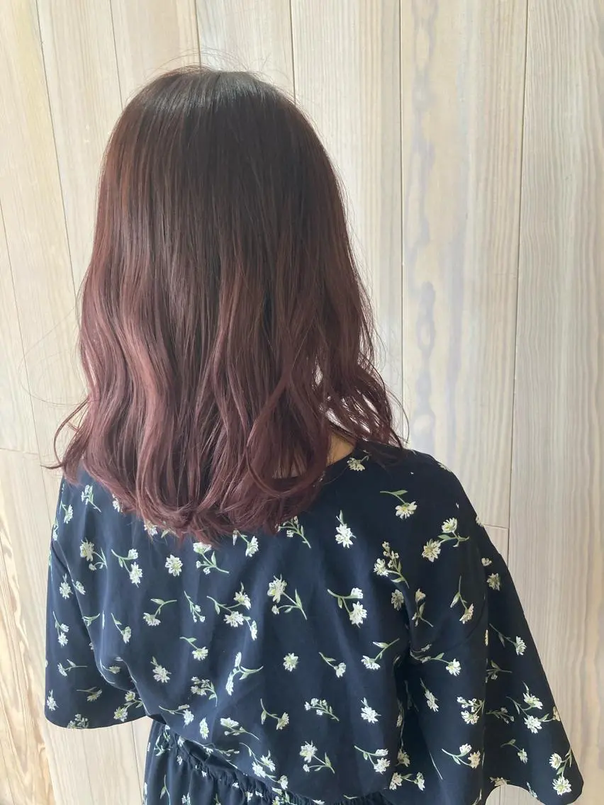 カラー グラデーションカラー ピンクカラー 安永 里帆のヘアスタイル