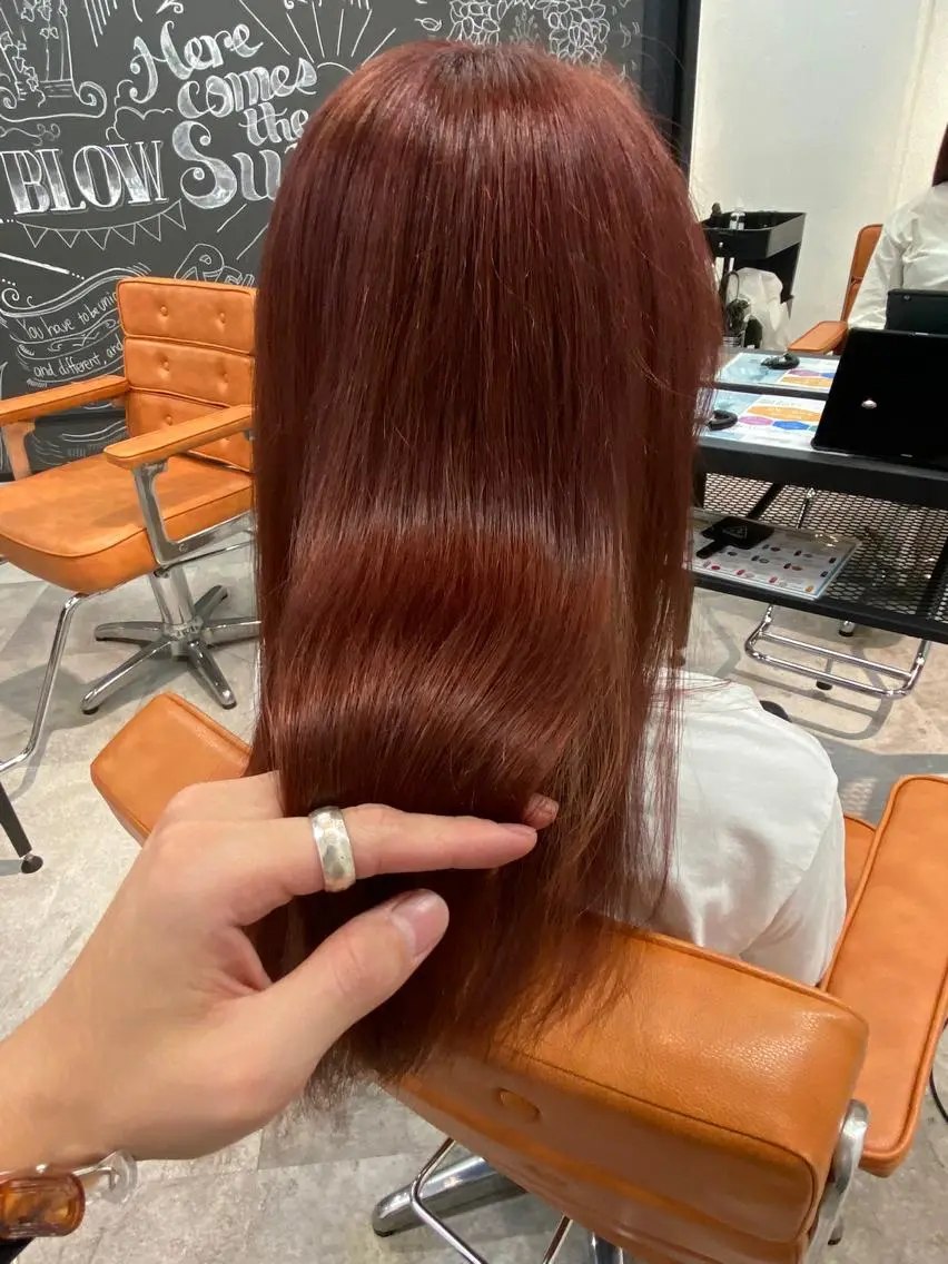 ミディアム カラー ベージュカラー ブリーチ オレンジ オレンジベージュ ヘアカラー トリートメント ウルフカット レイヤーカット上柿のヘアスタイル