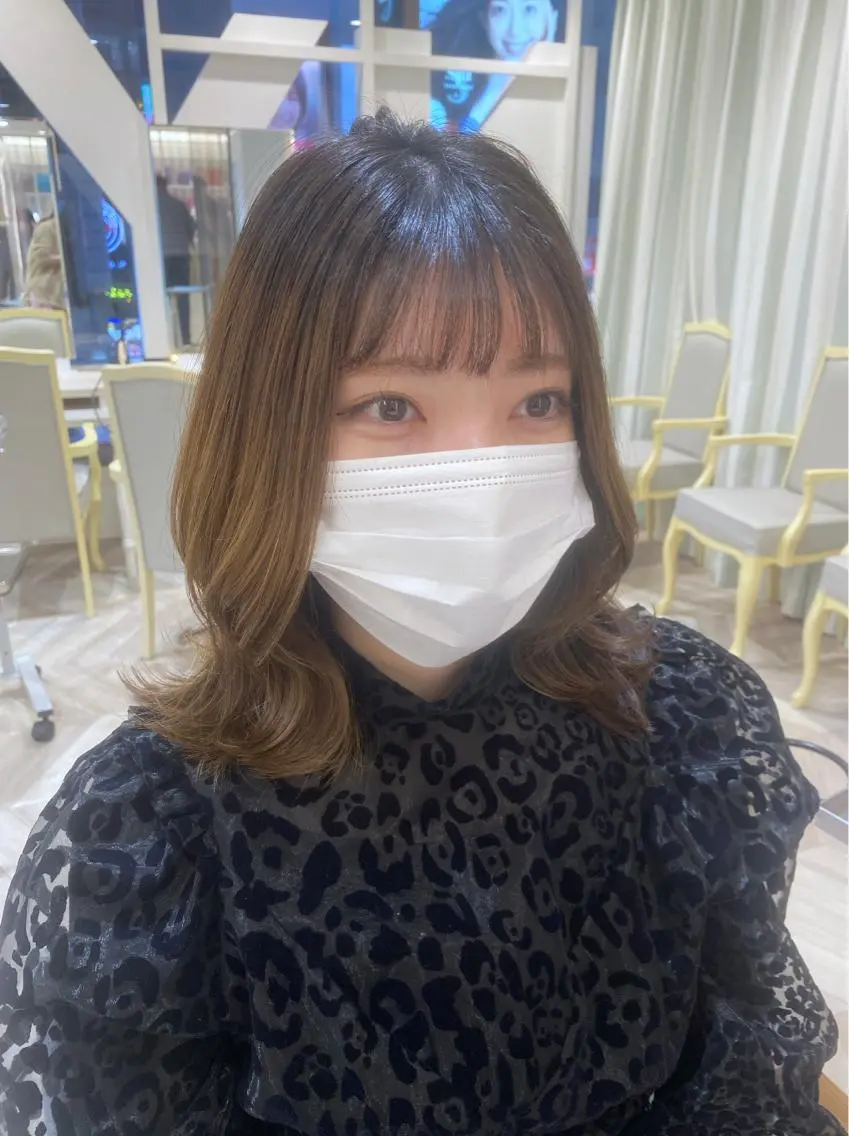 ミディアム 小顔レイヤー/ ベージュ🤍Rieのヘアスタイル
